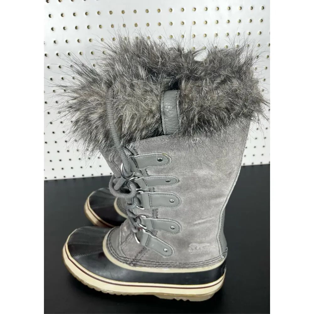 Sorel Joan of Arctic fur lined boots size 8